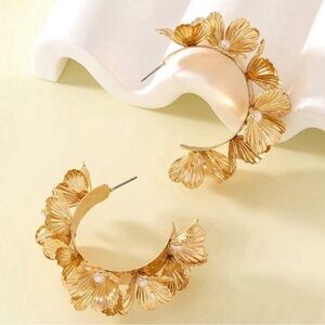 HOUSE OF HARLOW Floral Pearl Hoop Earrings